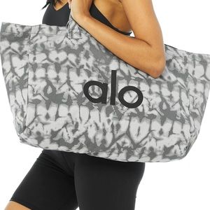 HOST PICK 5/19 ⭐️⭐️ Alo Yoga - Grey Tie Dye Shopper Tote